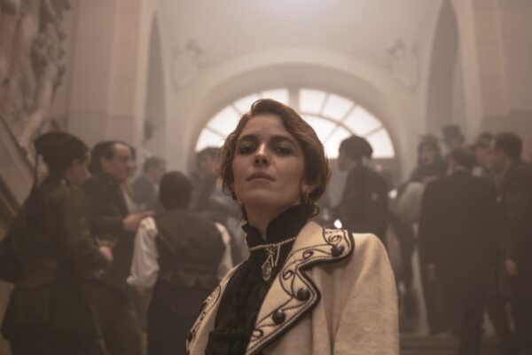 Valentina Romani In Alla Festa Della Rivoluzione Credits 01 Distribution