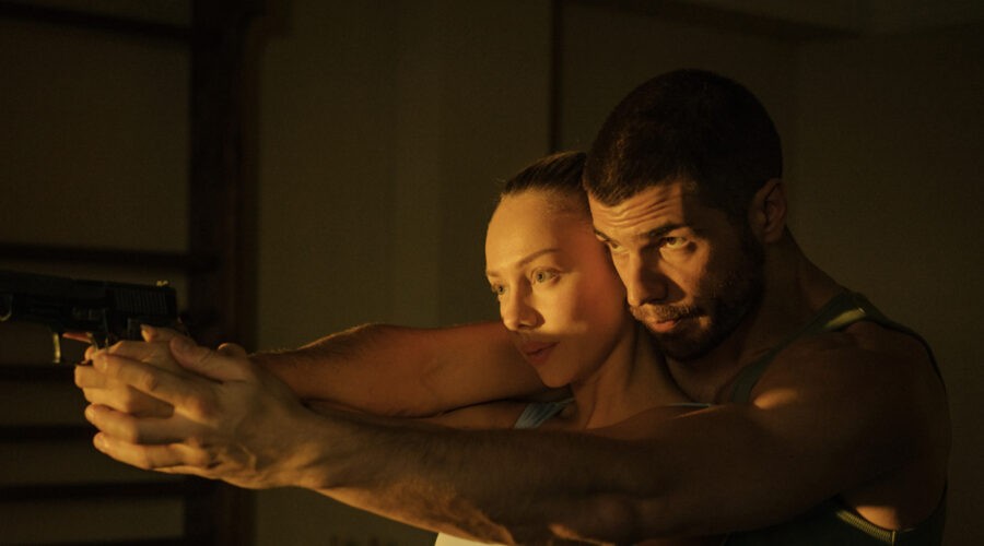 Ester ExpóSito E Hugo Diego GarcíA In Marfil – Gli Opposti Credits Prime Video