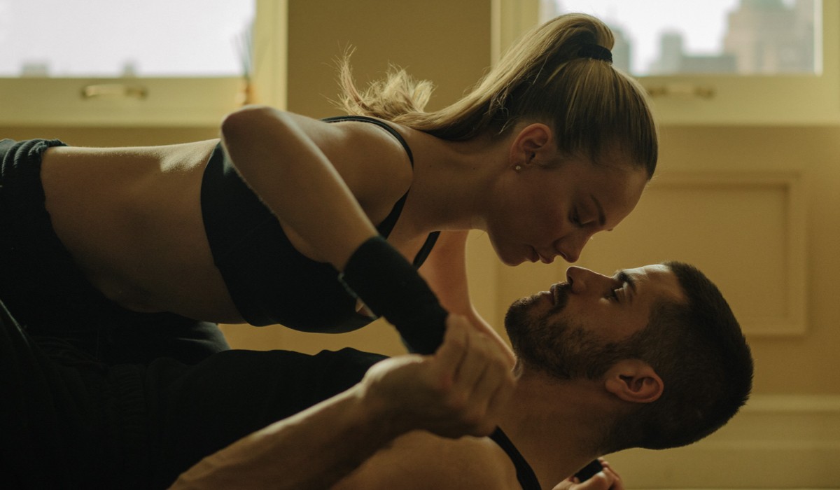 Ester ExpóSito E Hugo Diego GarcíA In Una Scena Di Marfil – Gli Opposti Credits Prime Video