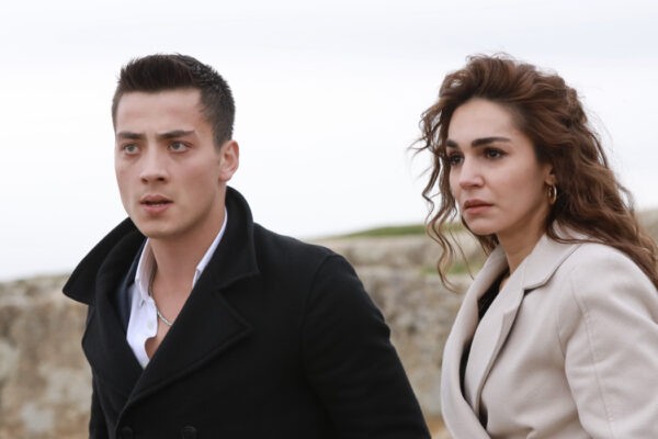 Far Away I Canale 5 Atakan öZkaya (Kaya Albora), Sahra Sas (Nare Albora) Credits Rete In Rete