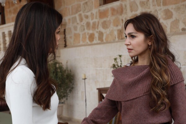 Far Away I Canale 5 Sahra Sas (Nare Albora) Credits Rete In Rete