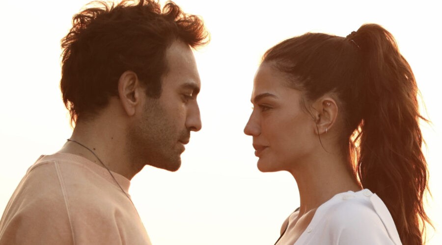 Immagine Di Scena Di Atto D'Infedeltà Credits Mediaset Infinity