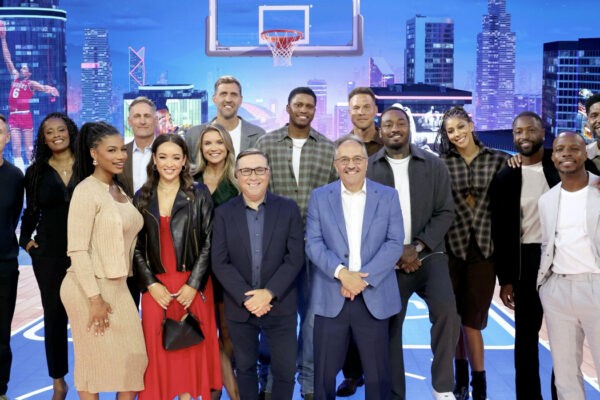Nash, Cash, Rooks, Barry, Hubbarth, Clifton, Nowitzki, Eagle, Gay, Van Gundy, Griffin, Wall, Parker, Wade, Grady E Haslem Attend Credits Phillip Faraone