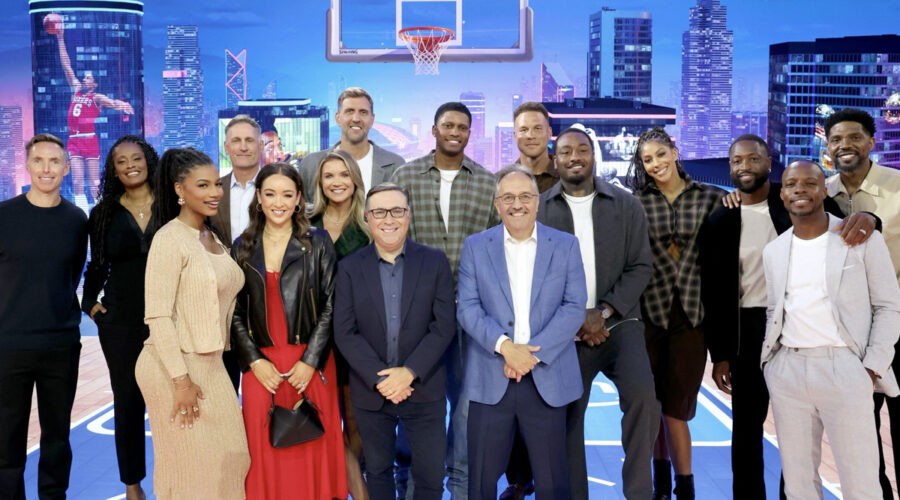Nash, Cash, Rooks, Barry, Hubbarth, Clifton, Nowitzki, Eagle, Gay, Van Gundy, Griffin, Wall, Parker, Wade, Grady E Haslem Attend Credits Phillip Faraone