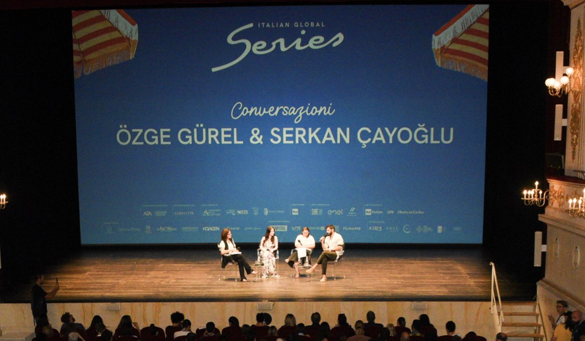 Foto Del Panel Con Ozge Gurel E Serkan Cayoglu Domenica 5 Luglio
