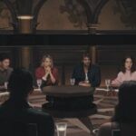 Il Cast Di The Traitors 2 In Una Scena Di Un Episodio Credits Prime Video
