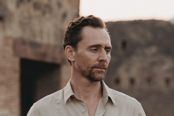 Tom Hiddelston In Pompei Credits Disney Giulia Parmigiani