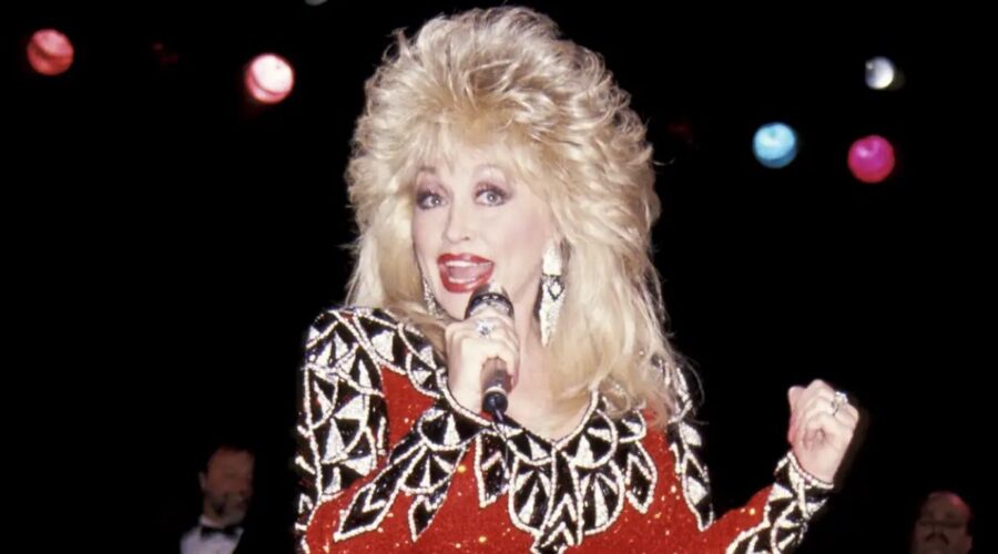 Dolly Parton Died On Aug. 25 At The Age Of 80. Jim Smeal:Ron Galella Collection Via Getty