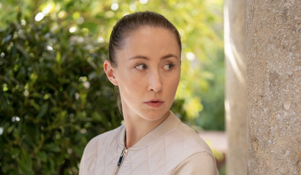 Erin Doherty In Chloe - Le Maschere Della Verità Credits Prime Video