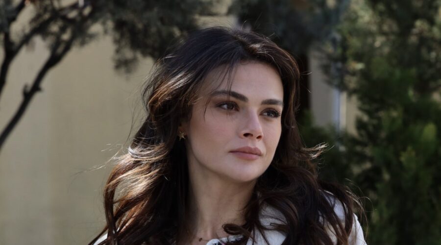 Far Away I Canale 5 Sinem ÜNsal (Alya Albora