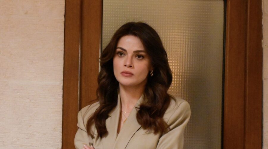 Far Away I Canale 5 Sinem ÜNsal (Alya Albora)