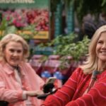 Leanne S2. (L To R) Celia Weston As Mamma Margaret And Kristen Johnston As Carol In Episode Of Leanne S2 Cr Patrick Mcelhenney:Netflix