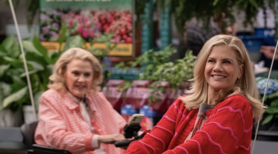 Leanne S2. (L To R) Celia Weston As Mamma Margaret And Kristen Johnston As Carol In Episode Of Leanne S2 Cr Patrick Mcelhenney:Netflix