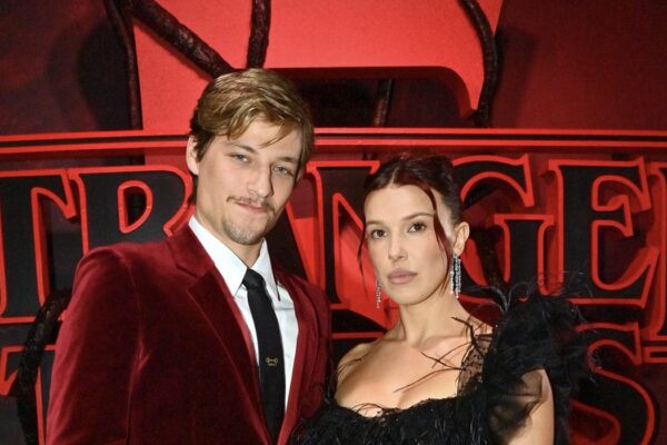 Jake Bongiovi E Millie Bobby Brown Netflix