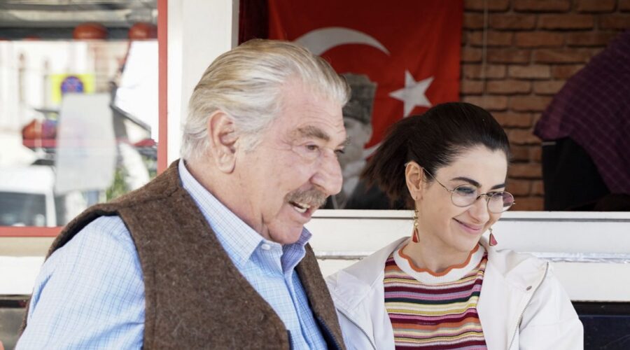 Forbidden Fruit Iv Canale 5 GüNes ÜNlü (GüLnaz); Erdal ÖZyagcilar (Hasan Ali Kuyucu)
