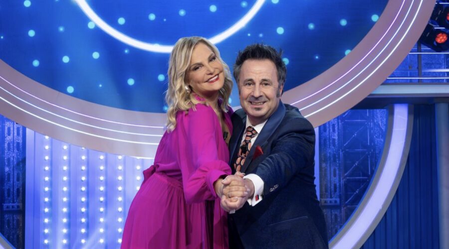 Simona Ventura E Mago Forrest In Gialappa Show 8